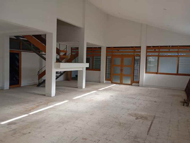 rumah di jogja luas dan strategis bisa nego