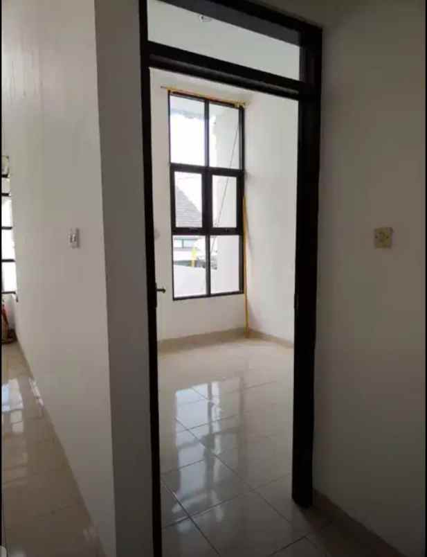 rumah di komplek dgn air bersih lingkungan nyaman shm