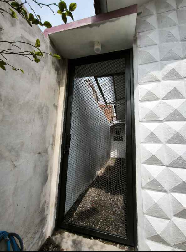 rumah di tengah kota bogor semi furnished