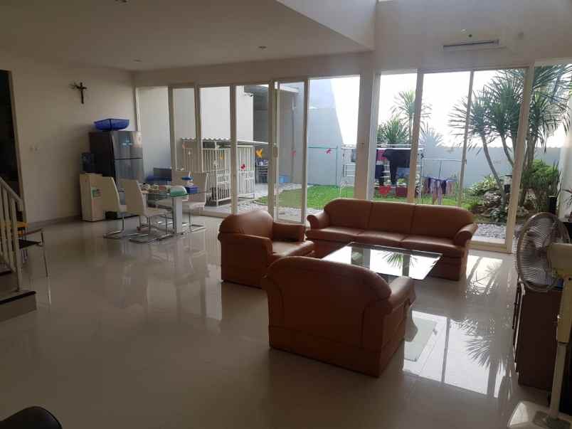 rumah dijual tenggilis mejoyo selatan surabaya