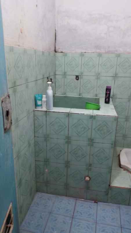 rumah dngan halaman luas siap huni