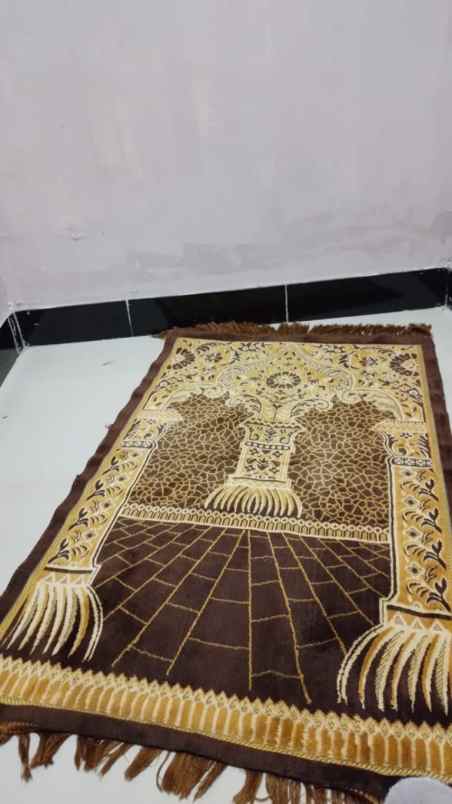 rumah dngan halaman luas siap huni