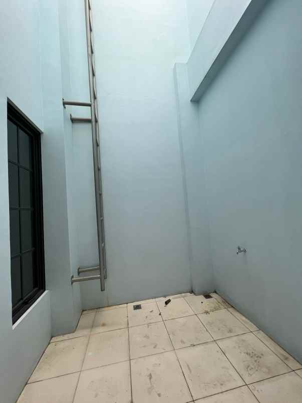 rumah double decker hook lavon ii swancity tangerang