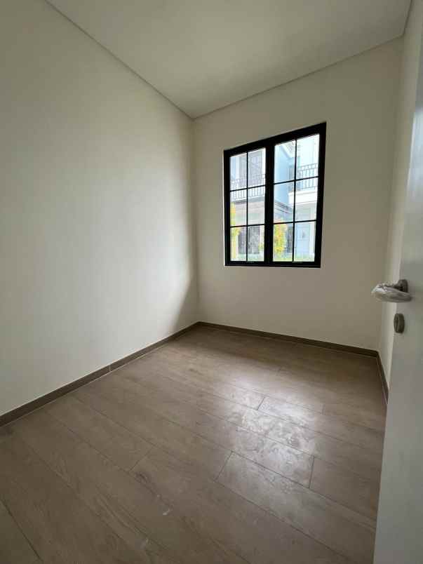 rumah double decker hook lavon ii swancity tangerang