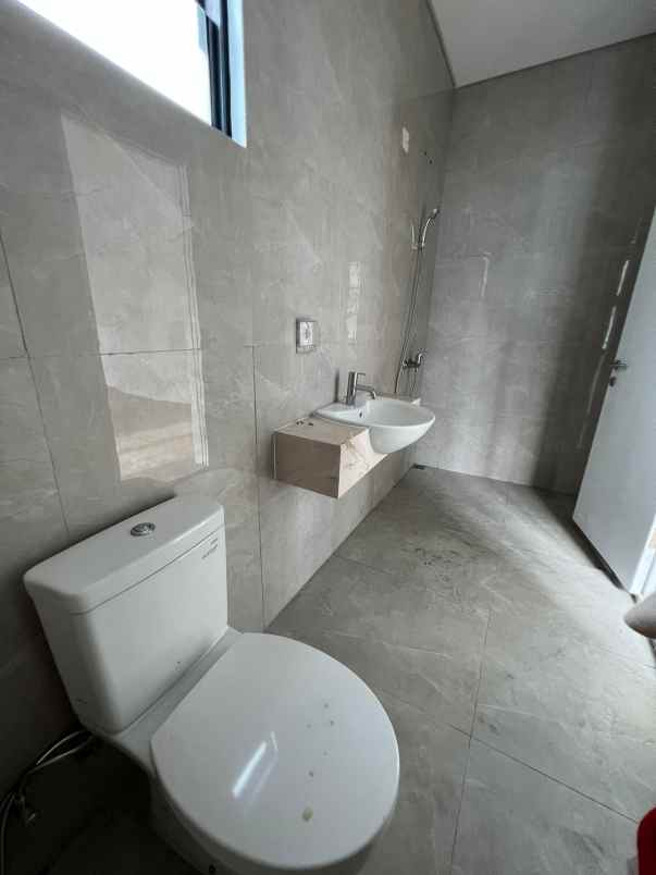 rumah double decker hook lavon ii swancity tangerang