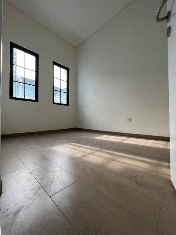 rumah double decker hook lavon ii swancity tangerang