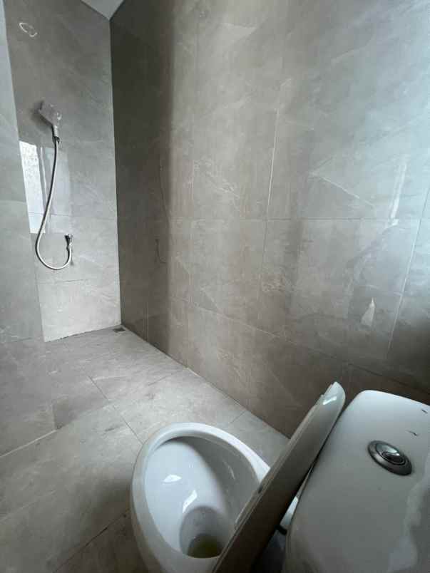 rumah double decker hook lavon ii swancity tangerang