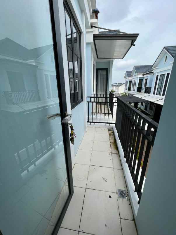 rumah double decker hook lavon ii swancity tangerang