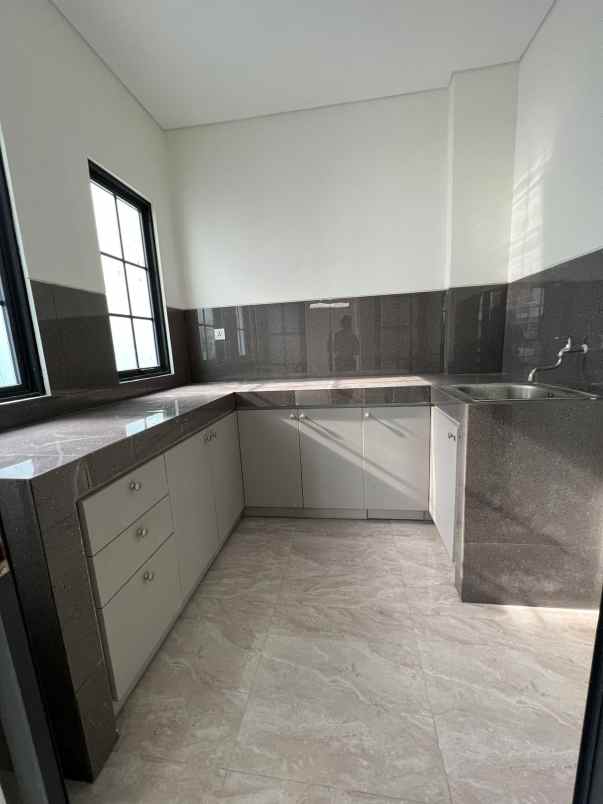 rumah double decker hook lavon ii swancity tangerang