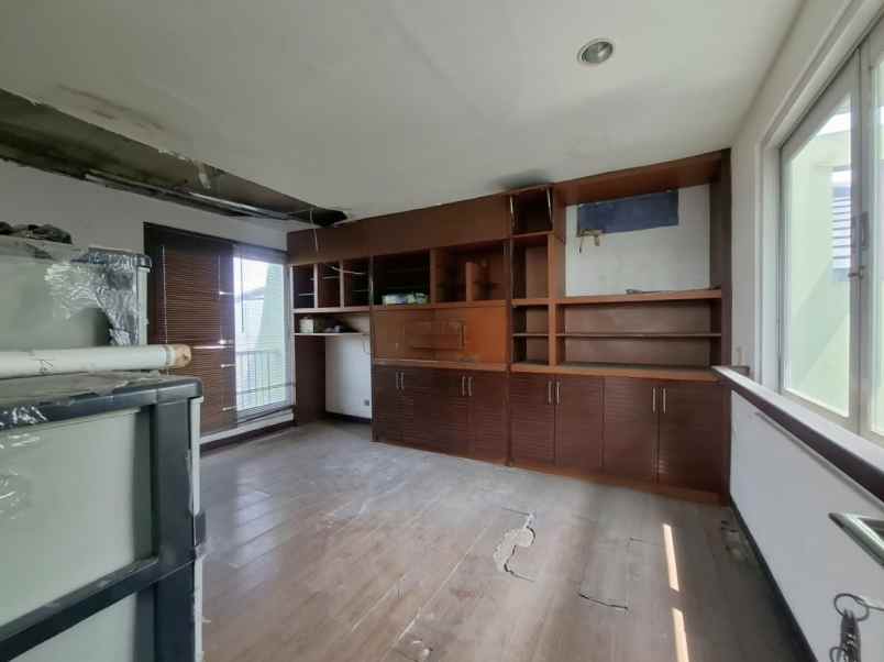 rumah hook 3 muka extra luas kemang pratama 2 bekasi