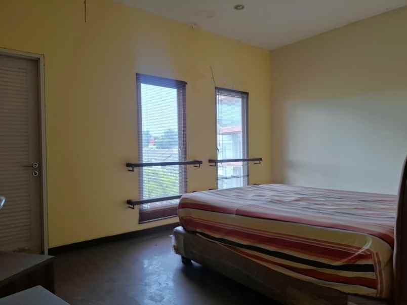 rumah hook 3 muka extra luas kemang pratama 2 bekasi