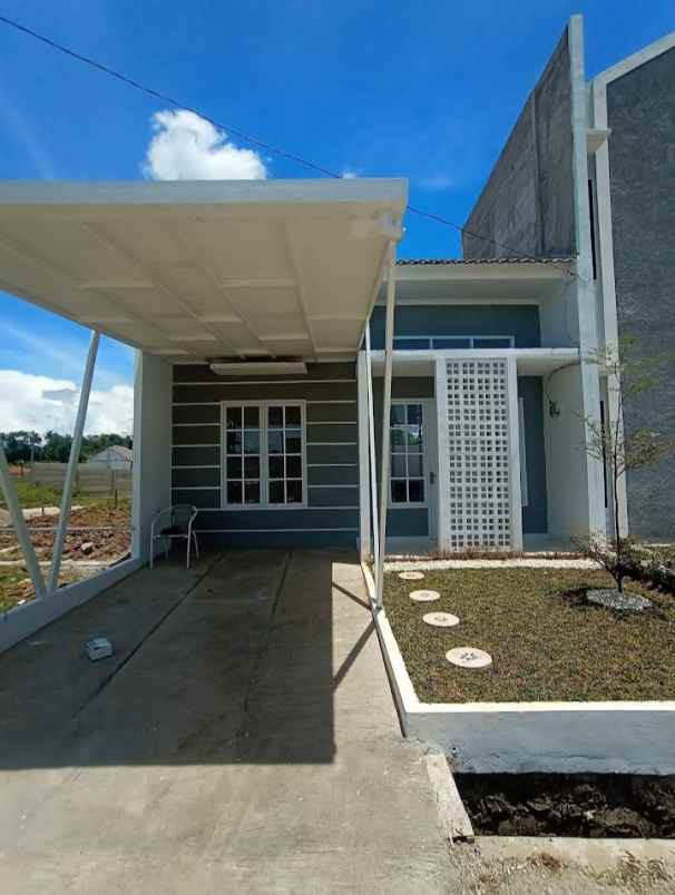 rumah jalan raya parung panjang