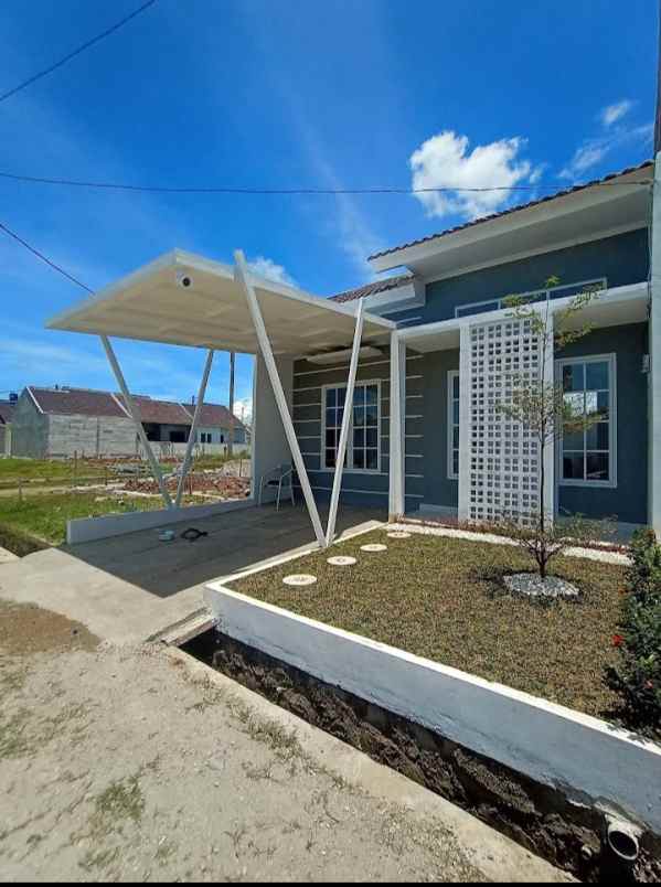 rumah jalan raya parung panjang