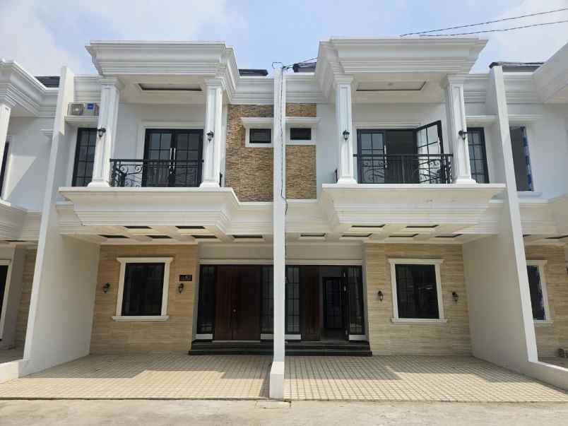 rumah jalan raya pekapuran