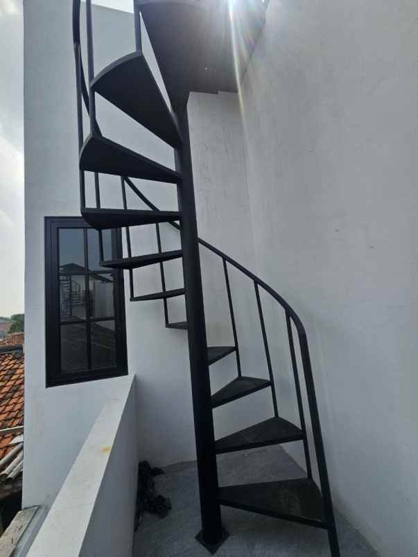 rumah jalan raya pekapuran