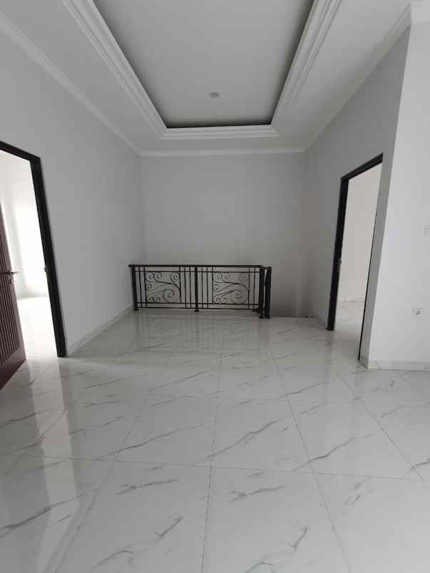 rumah jalan raya pekapuran