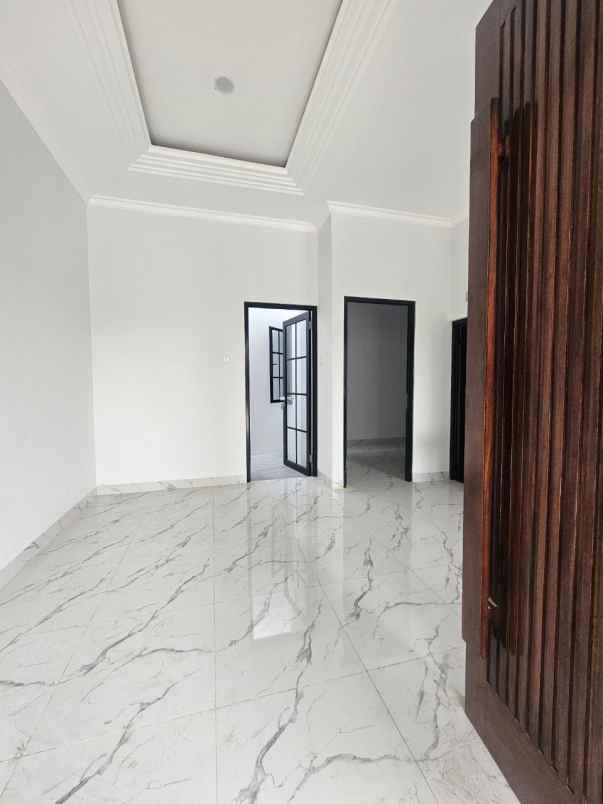 rumah jalan raya pekapuran
