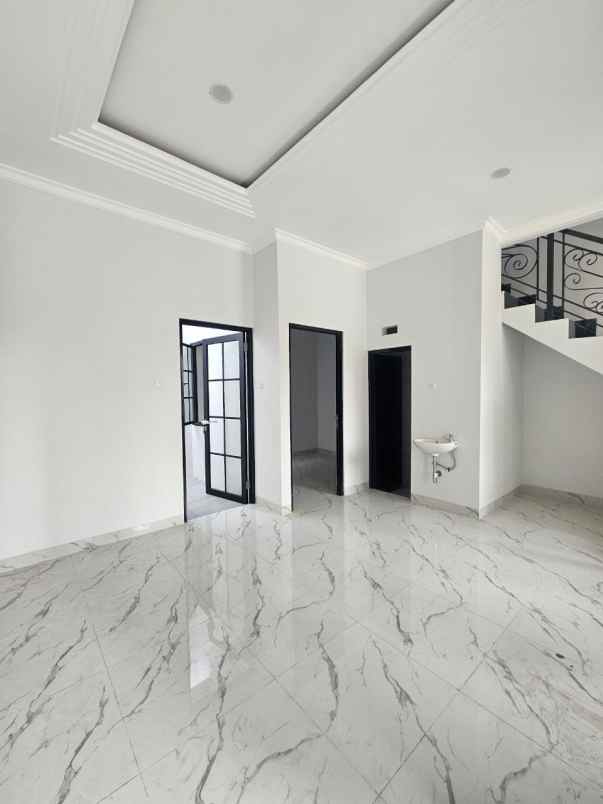 rumah jalan raya pekapuran