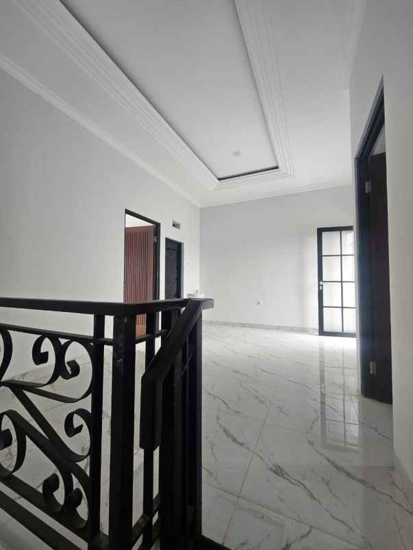 rumah jalan raya pekapuran
