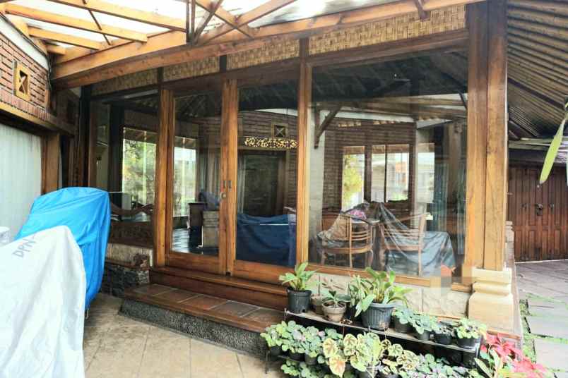 rumah klasik asri udara sejuk sayap dago bandung utara