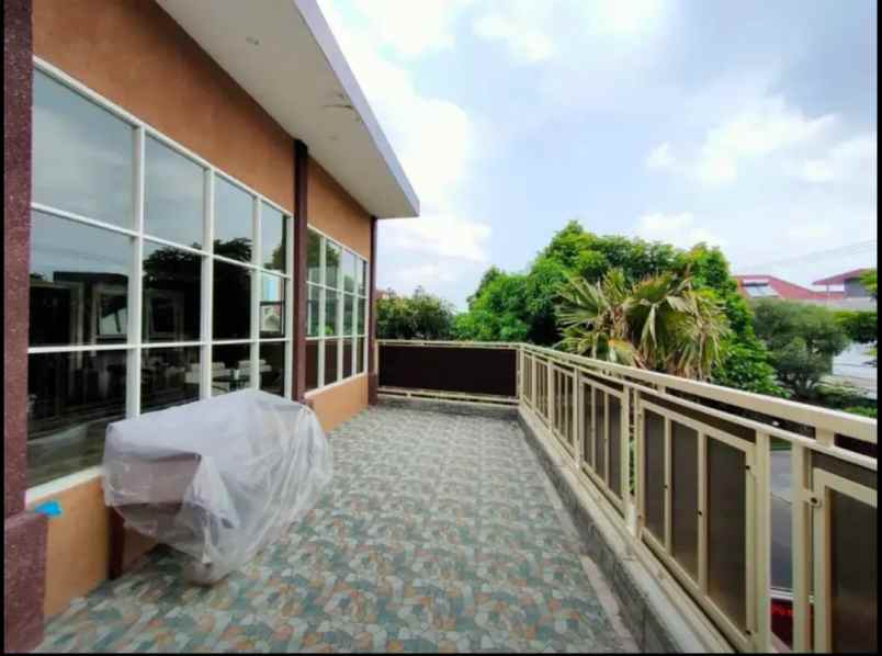 rumah kost 3 lantai poros jalan raya di suhat malang