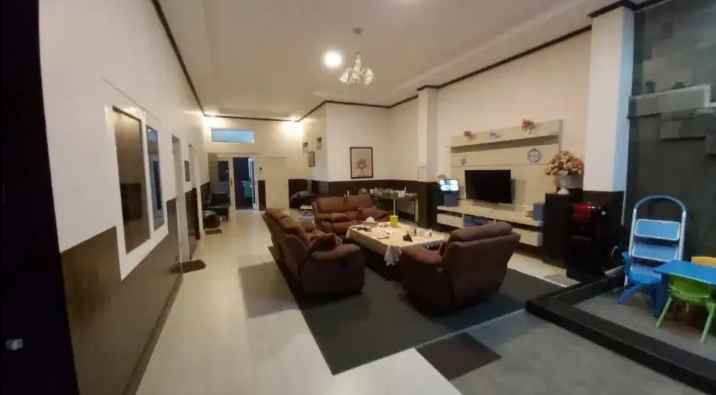 rumah kost 3 lantai poros jalan raya di suhat malang