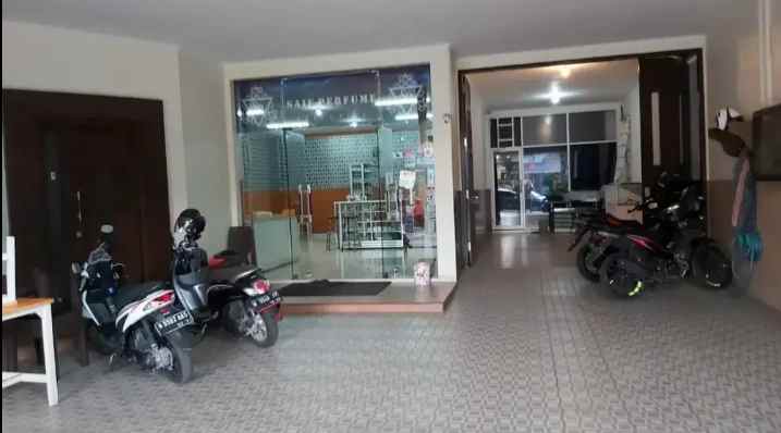 rumah kost 3 lantai poros jalan raya di suhat malang