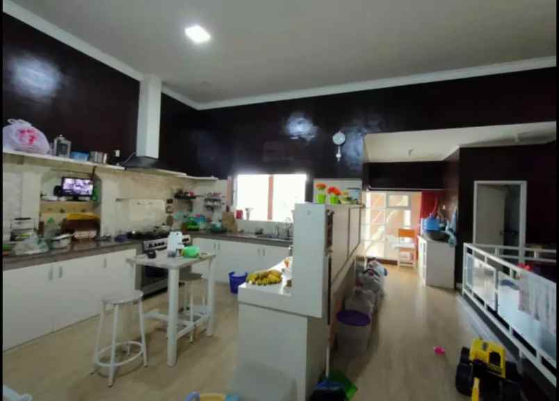 rumah kost 3 lantai poros jalan raya di suhat malang