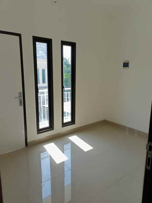 rumah lokasi strategis dijalan