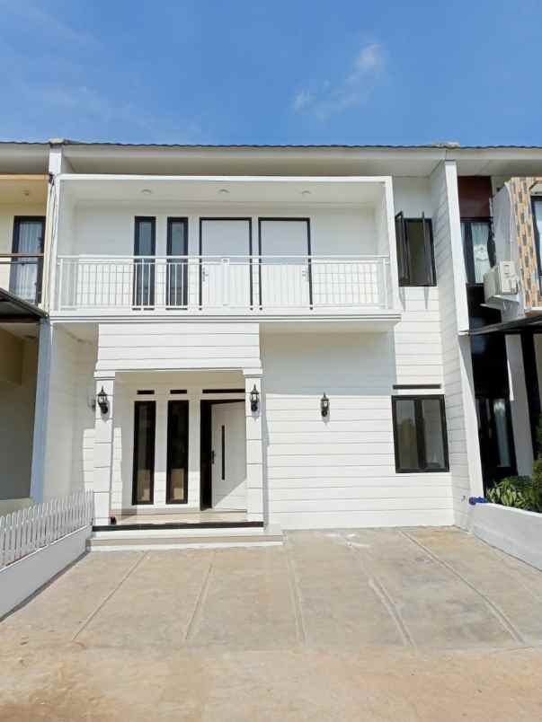 rumah lokasi strategis dijalan