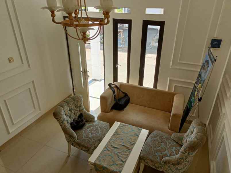 rumah lokasi strategis dijalan