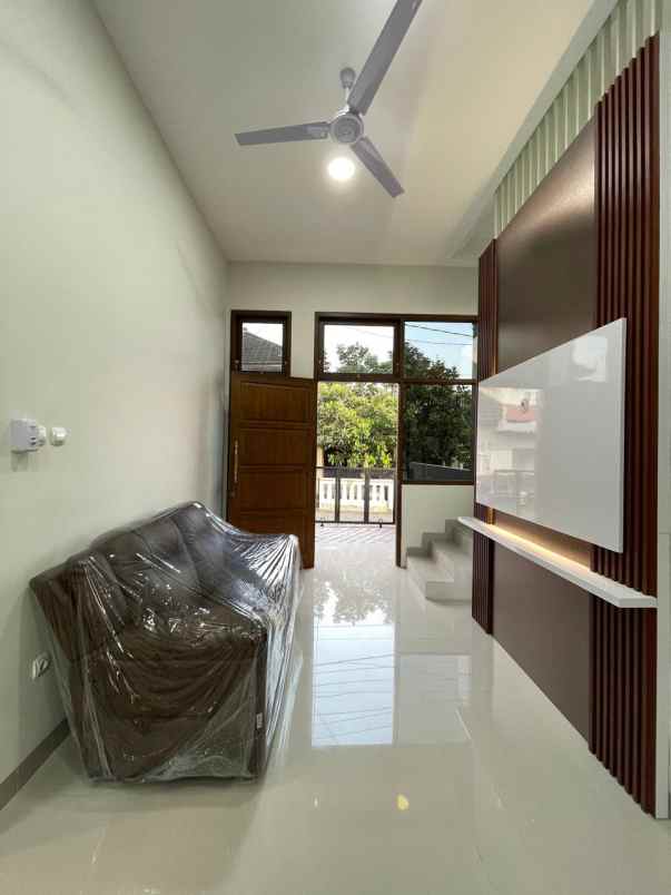 rumah mewah 2 lantai dekat kampus upn jogja