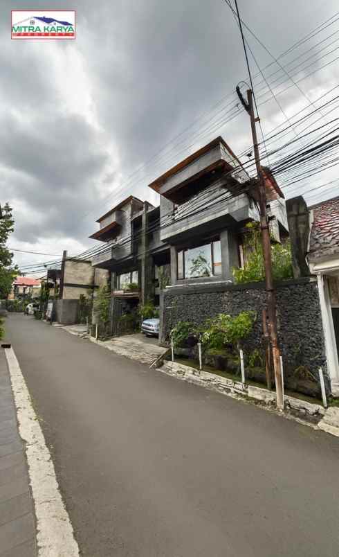 rumah mewah 3 lantai lift di pejaten harga spesial