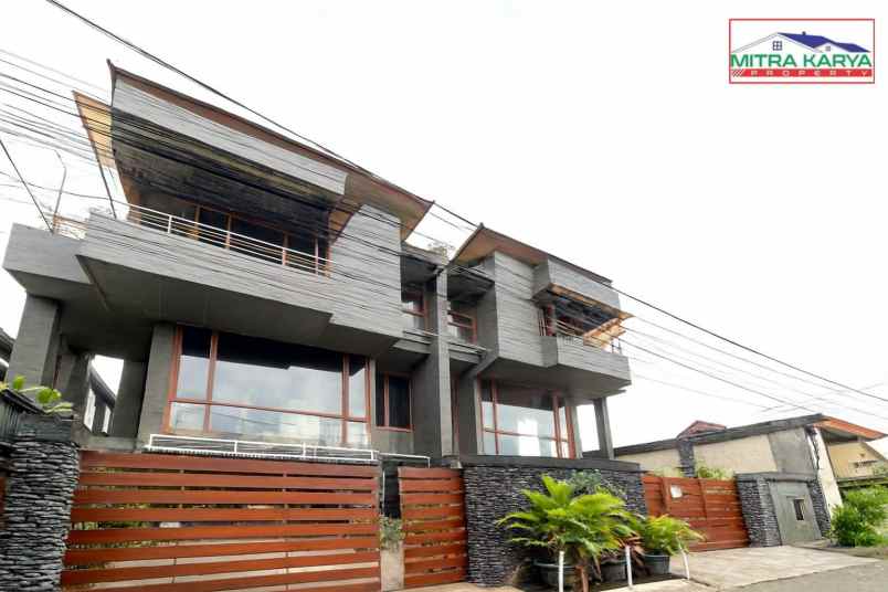rumah mewah 3 lantai lift di pejaten harga spesial