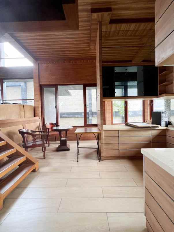 rumah mewah 3 lantai lift di pejaten harga spesial