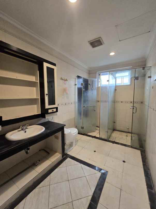 rumah mewah besar lokasi strategis di tebet jaksel