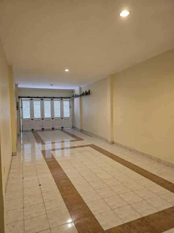rumah mewah besar lokasi strategis di tebet jaksel