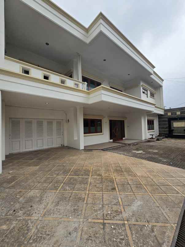 rumah mewah besar lokasi strategis di tebet jaksel