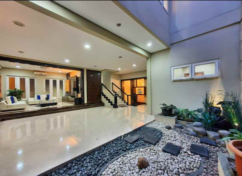rumah mewah di menteng jakarta pusat