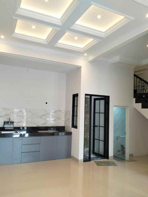 rumah mewah disain american classik jagakarsa jakarta