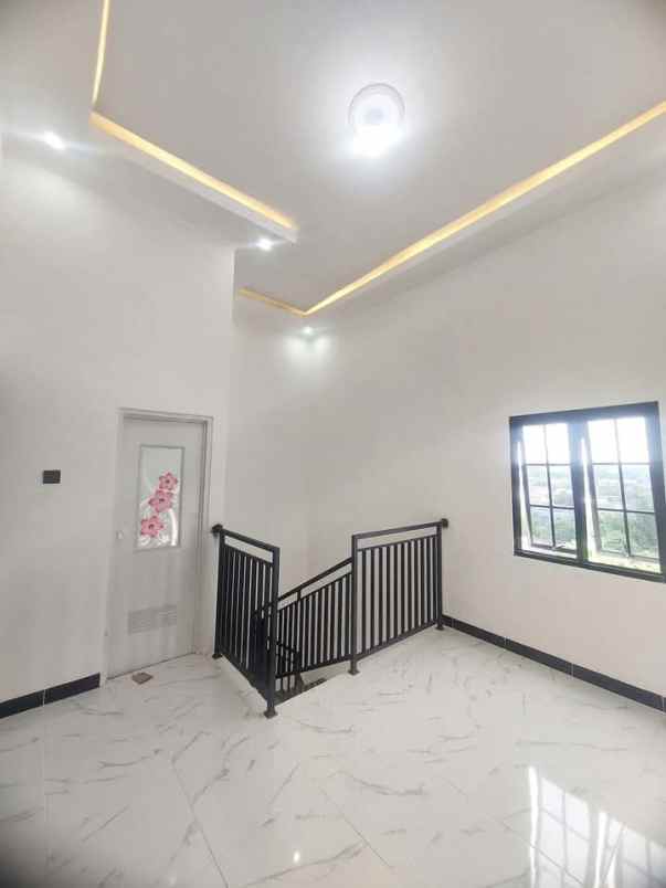 rumah mewah dua lantai daerah klipang semarang