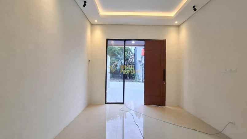 rumah mewah minimalis dekat jalan kaliurang kampus uii