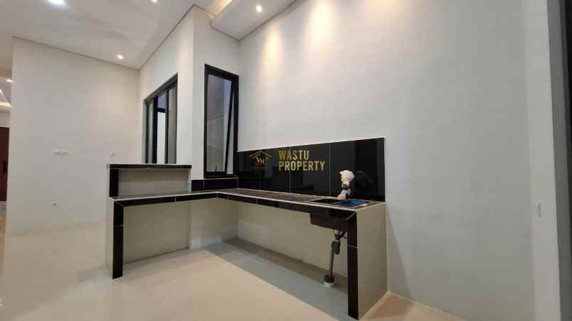 rumah mewah minimalis dekat jalan kaliurang kampus uii