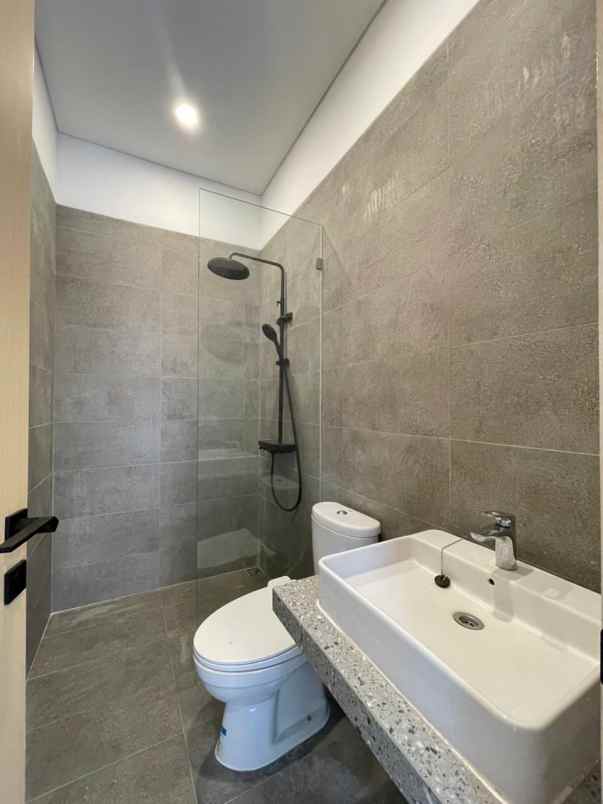 rumah mewah progres bangun dekat kampus ugm yogyakarta