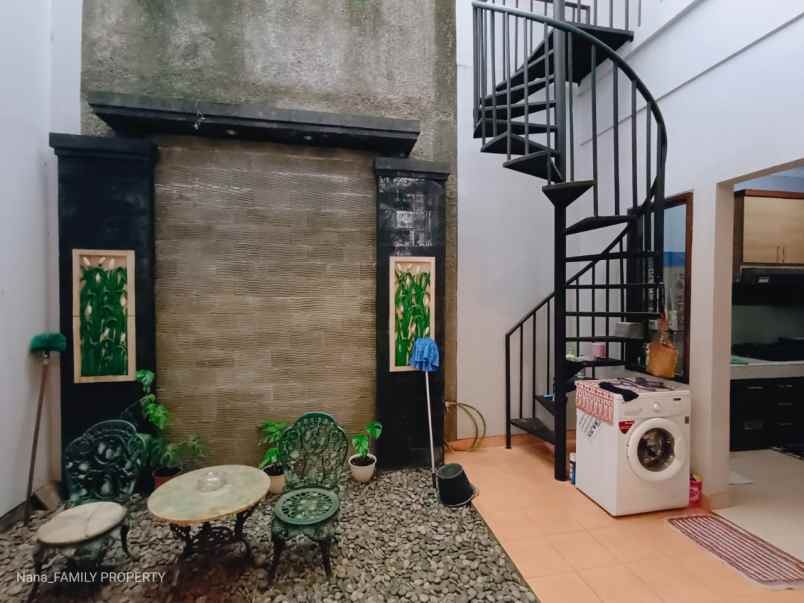 rumah mewah semifurnish siap huni di kebon jeruk