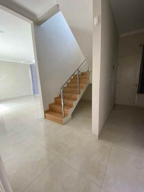 rumah mewah siap huni lokasi di villa puncak tidar