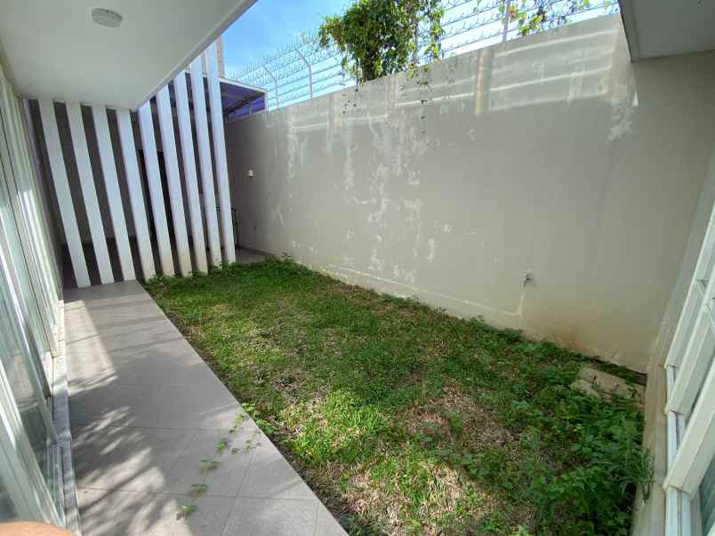 rumah mewah siap huni lokasi di villa puncak tidar