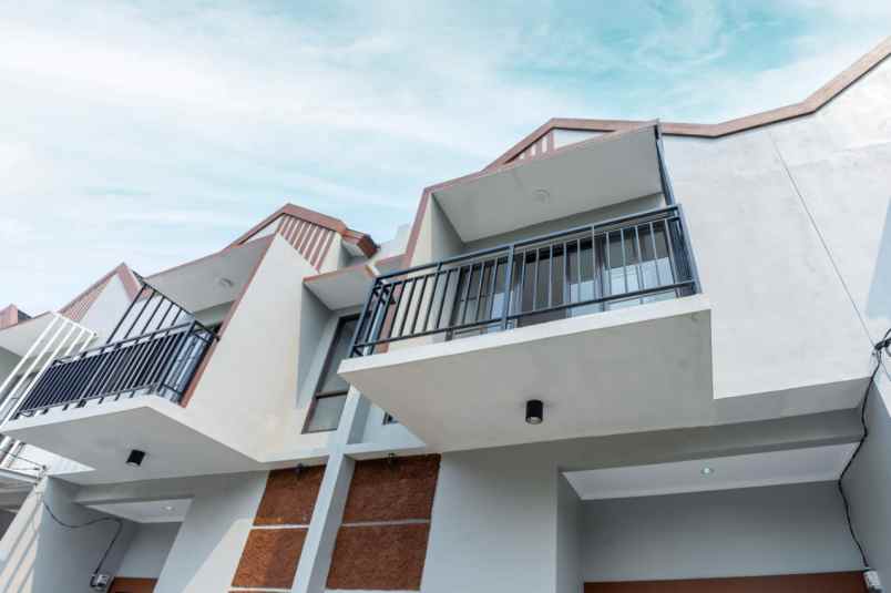 rumah minimalis 2 lantai siap huni hanya 5 juta all in