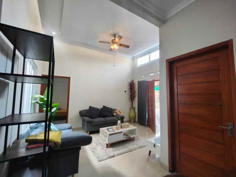 rumah minimalis belakang umy