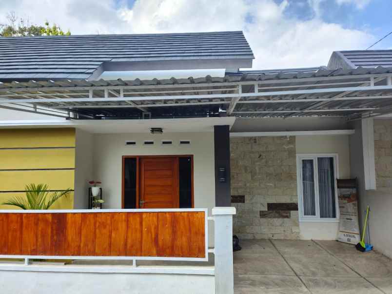 rumah minimalis belakang umy
